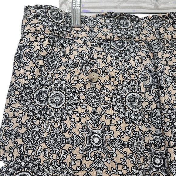LIZ CLAIBORNE BEIGE BLACK WHITE MEDALLION SUMMER PULL UP CAPRIS  L  CRUISES - Picture 5 of 7